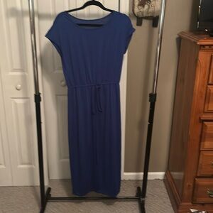 Women's Solid Tie Waist Split Side Dress - Short Sleeve Crew Neck Vacation Dress